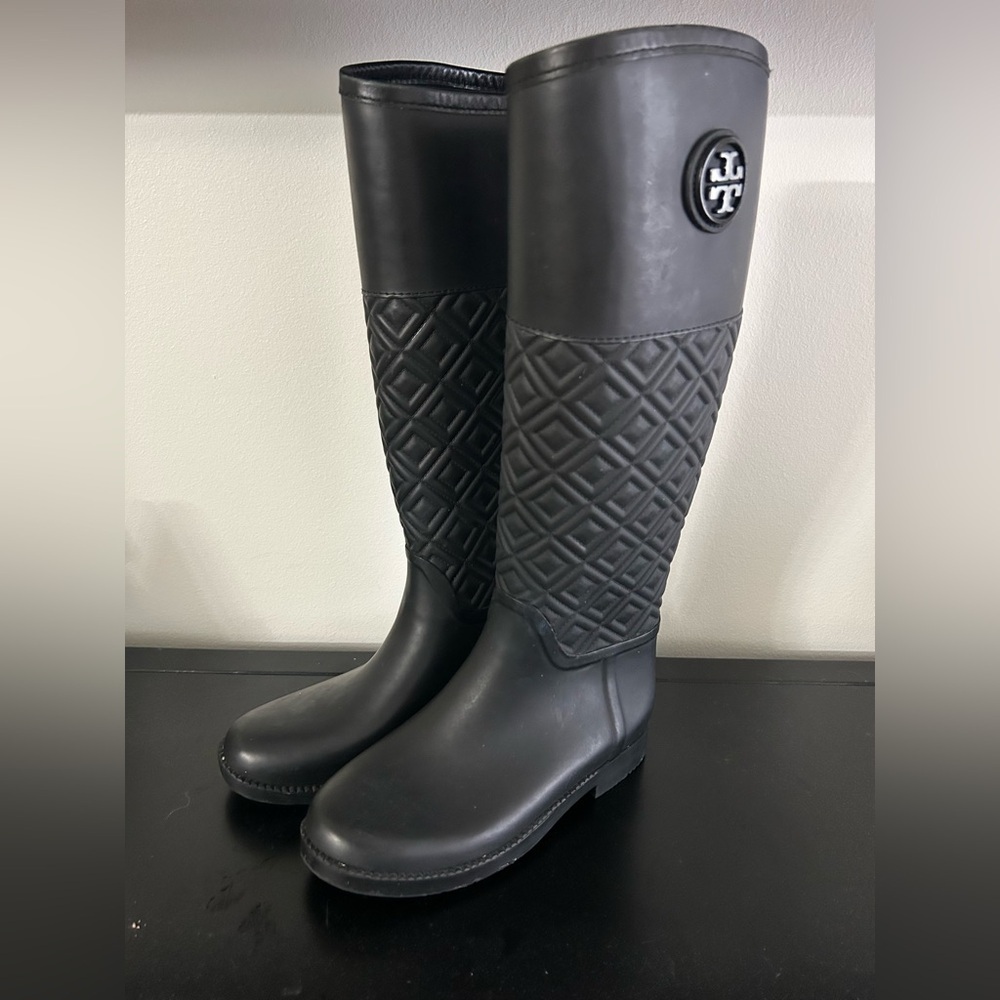 Tory Burch Marion Quilted Rubber Rain Boots – Black – Women’s Size 5